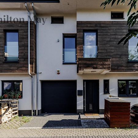 la Villa The Family House Warsaw Wawer Esterno foto
